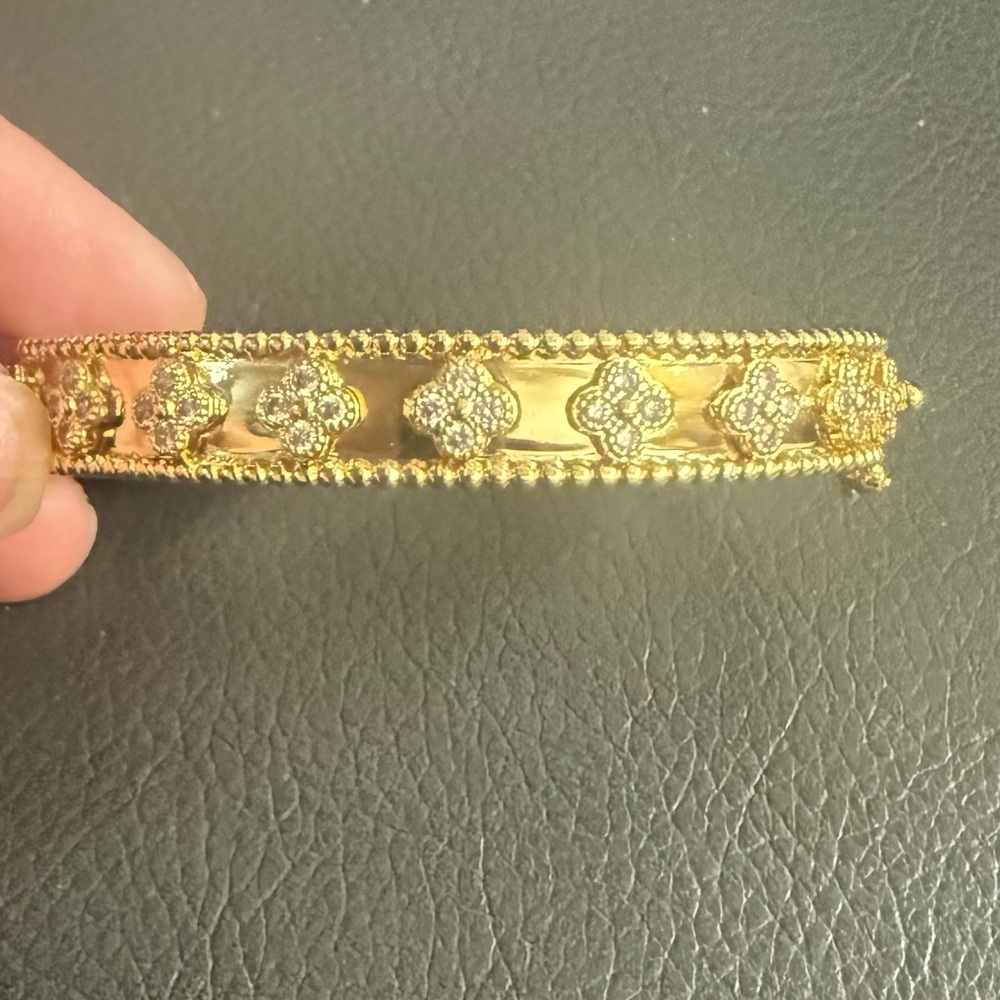 Elegant Gold Women's Bracelet